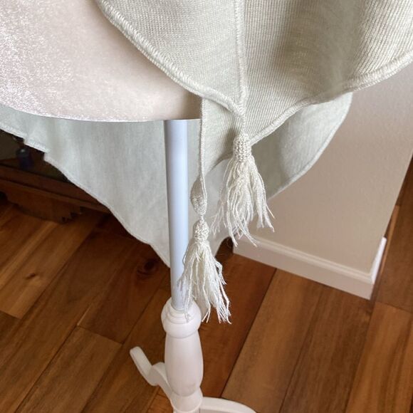 Vintage Linda Lunndstrom shawl - Picture 3 of 5